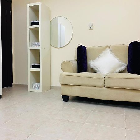 Nash Guest House Females Only Дубай Екстериор снимка