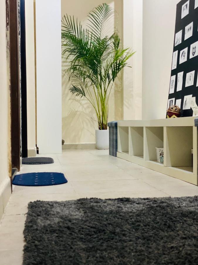 Nash Guest House Females Only Дубай Екстериор снимка