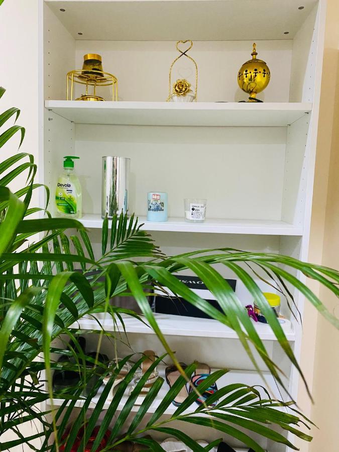 Nash Guest House Females Only Дубай Екстериор снимка