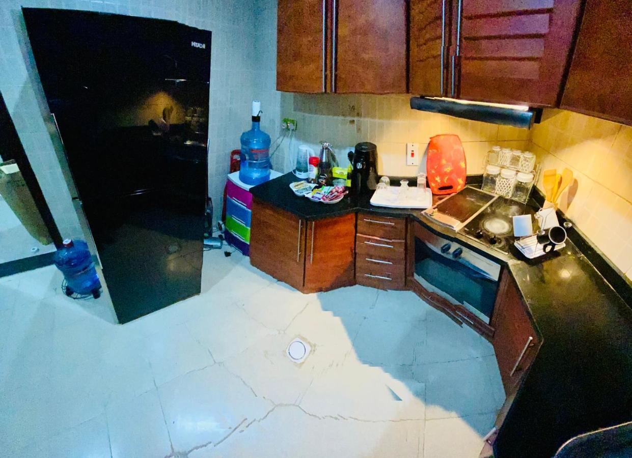 Nash Guest House Females Only Дубай Екстериор снимка