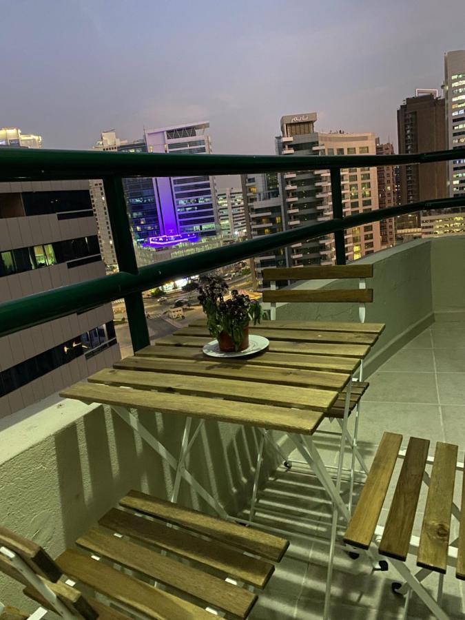 Nash Guest House Females Only Дубай Екстериор снимка