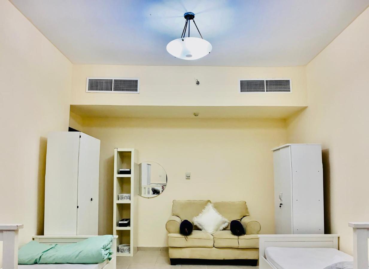 Nash Guest House Females Only Дубай Екстериор снимка